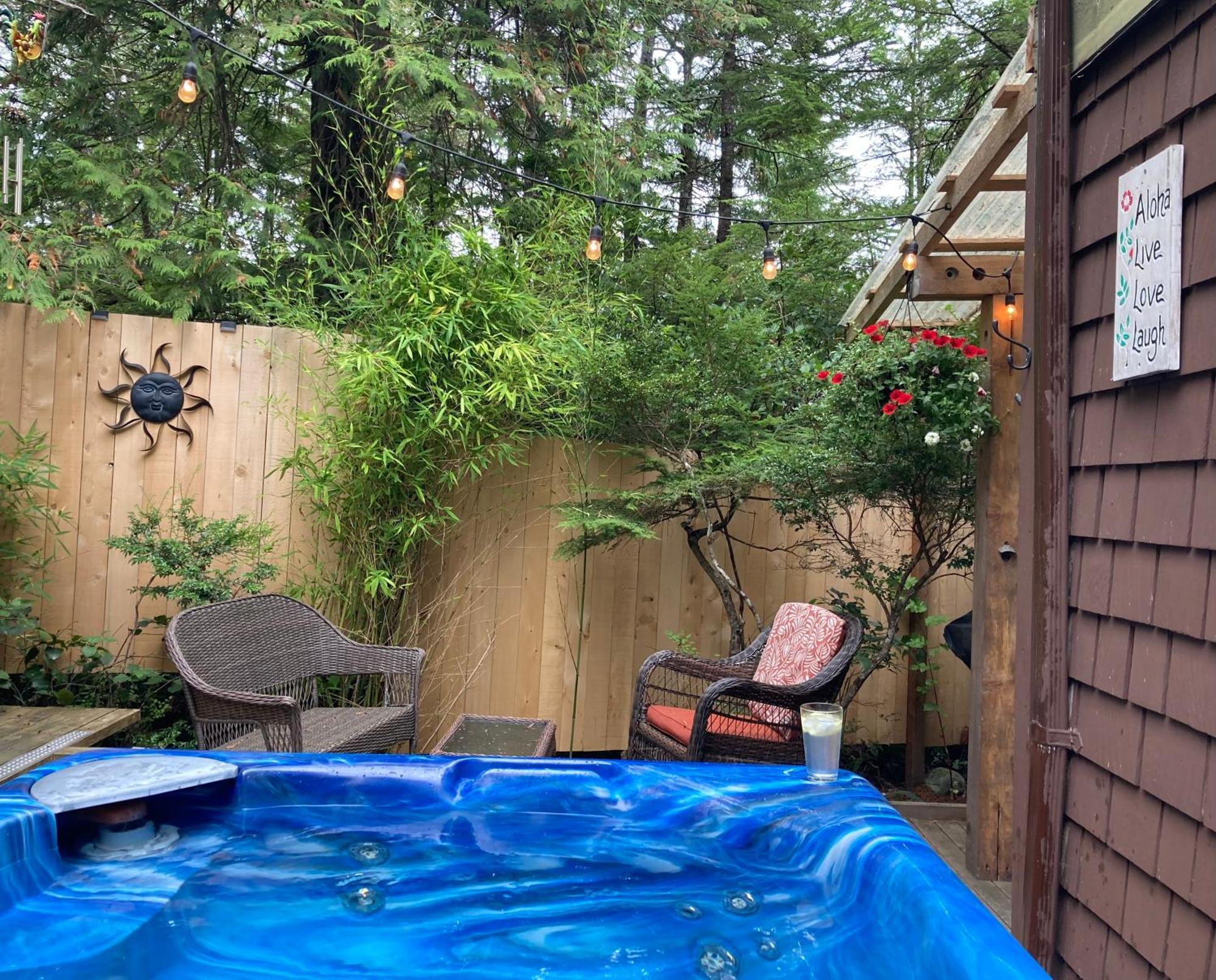 Forest Sweet Retreat Hot Tub & Wood Fired Sauna Ucluelet Dış mekan fotoğraf